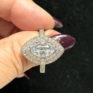 🦋💍sterling silverware deco/Victorian look  ladies dinner ring